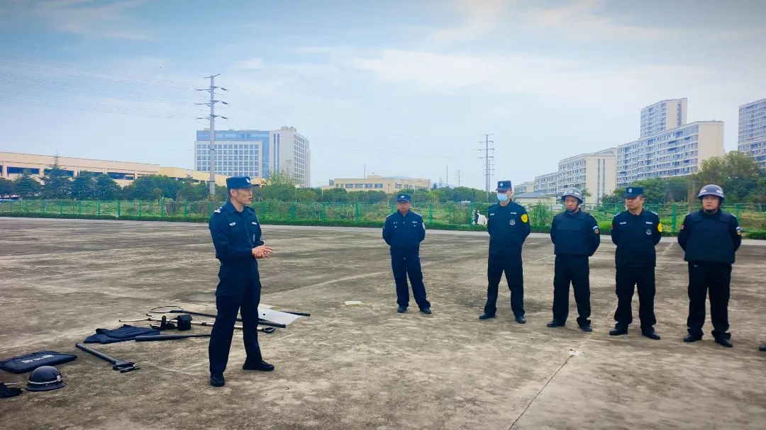 防暴器材实操培训，勇盾保安筑牢安全铜墙铁壁！